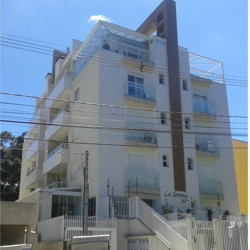Habitação coletiva Ed. La Serena, A=1896,91 m², subsolo + 5 pavimentos. Estrutura em concreto armado, fundação em estacas pré moldadas. Construtora Futurista.